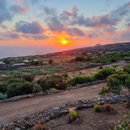 펜션 Dammuso Il Tramonto Di Nica'